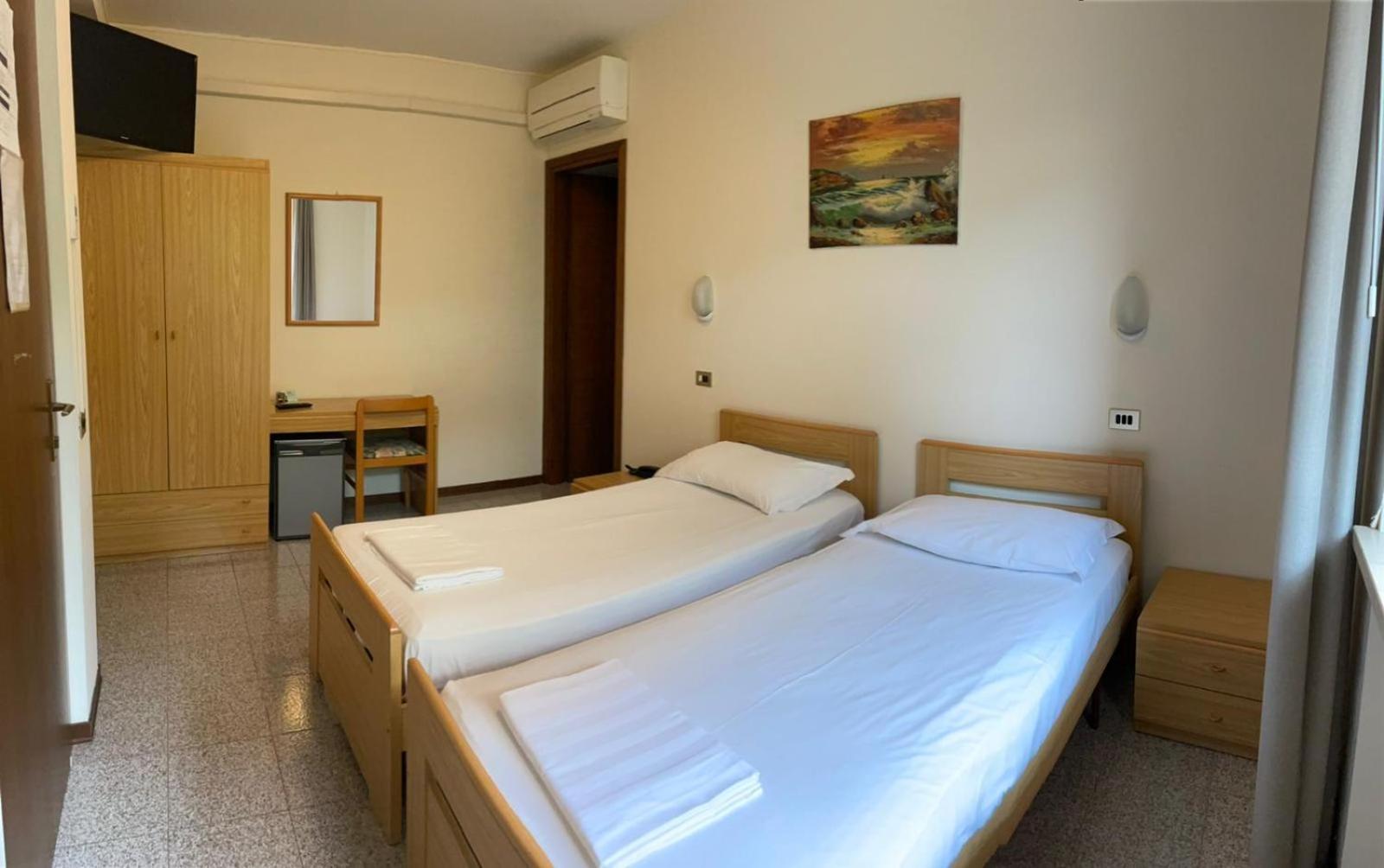 Garni Onda Hotel Torri Del Benaco Room photo