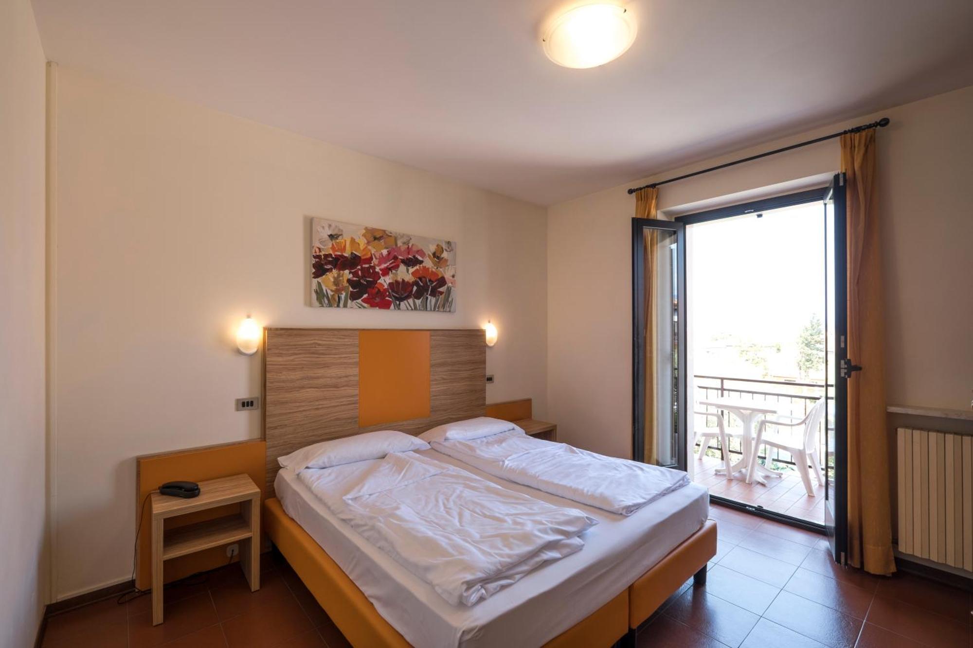 Garni Onda Hotel Torri Del Benaco Room photo
